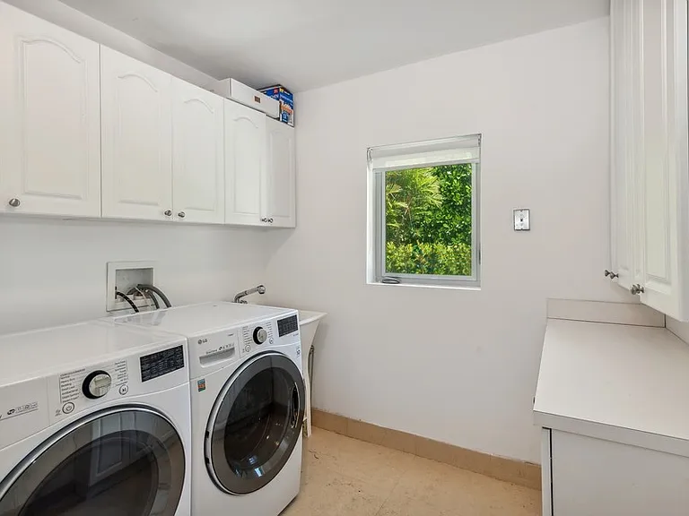 SW 63rd Pl — Photo 6