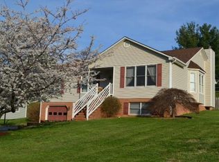 2410 Olde Salem Dr, Salem, VA 24153