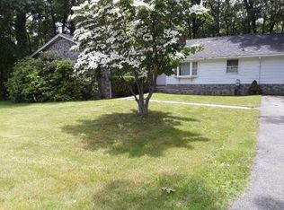 140 Bellflower St, Mount Hope, WV 25880