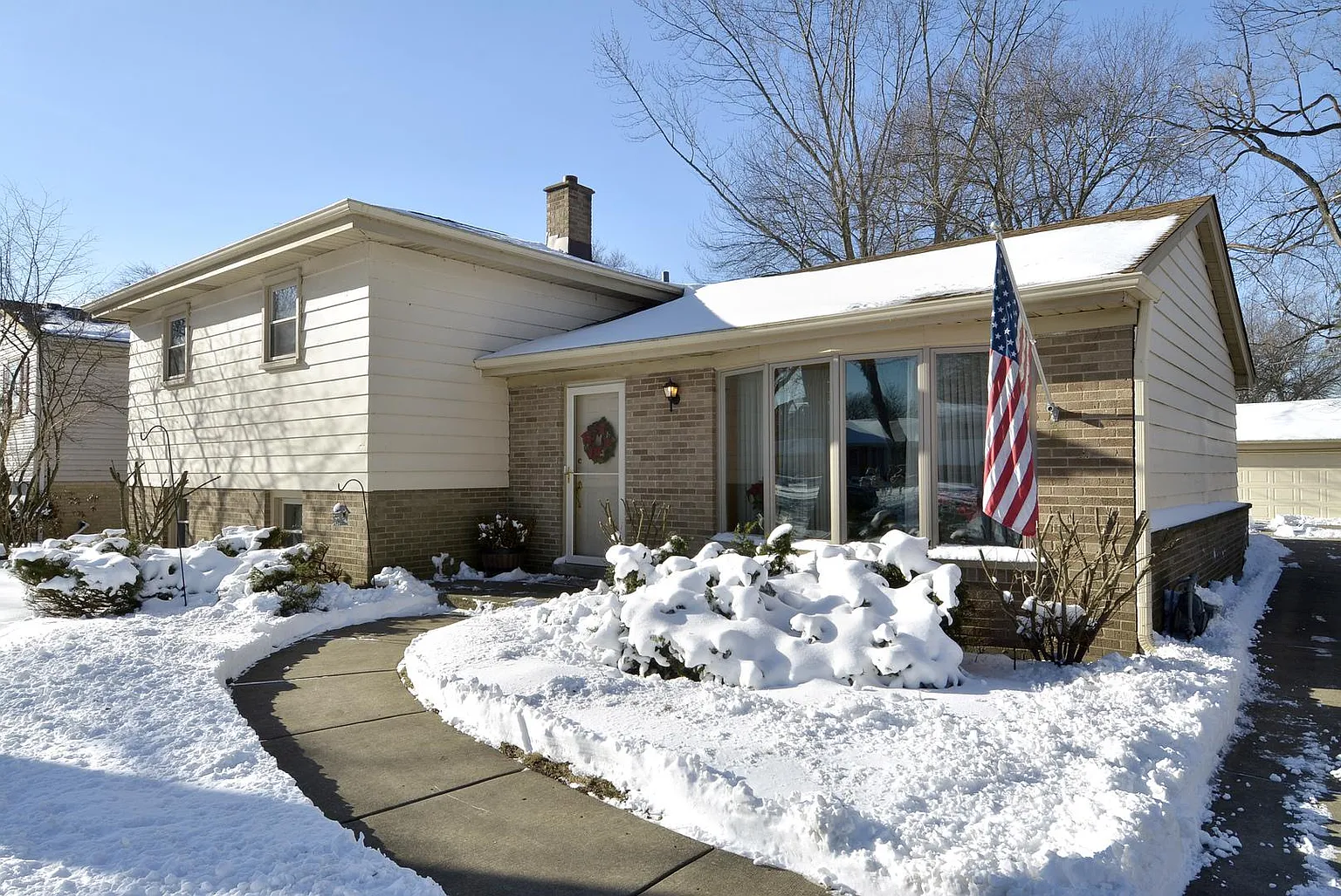 1332 N Peartree Ln photo 1