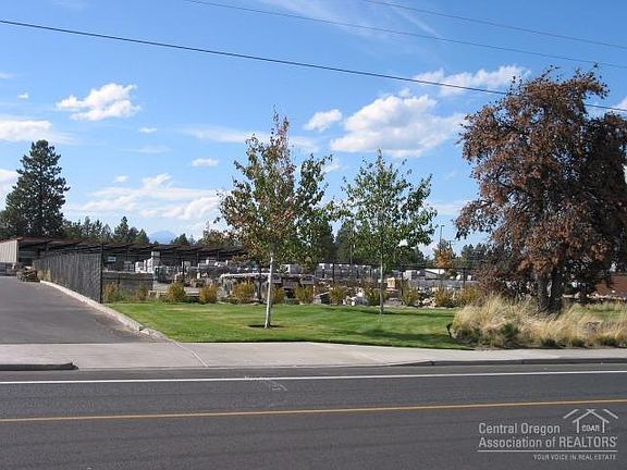 2nd image of 631 SE Woodland Blvd