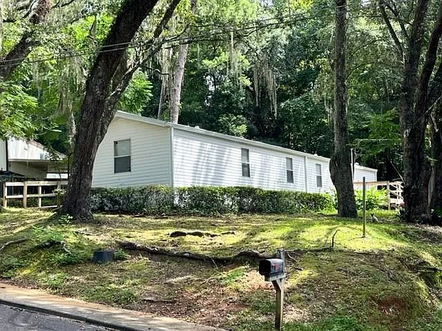 3 bed, 1280 sqft, $1,395 — Photo 1