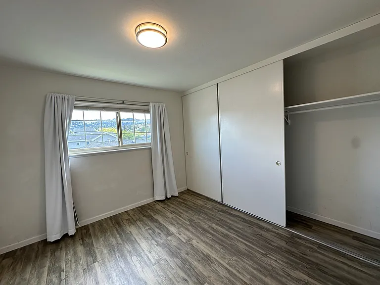 5445 Broadway #7 — Photo 12