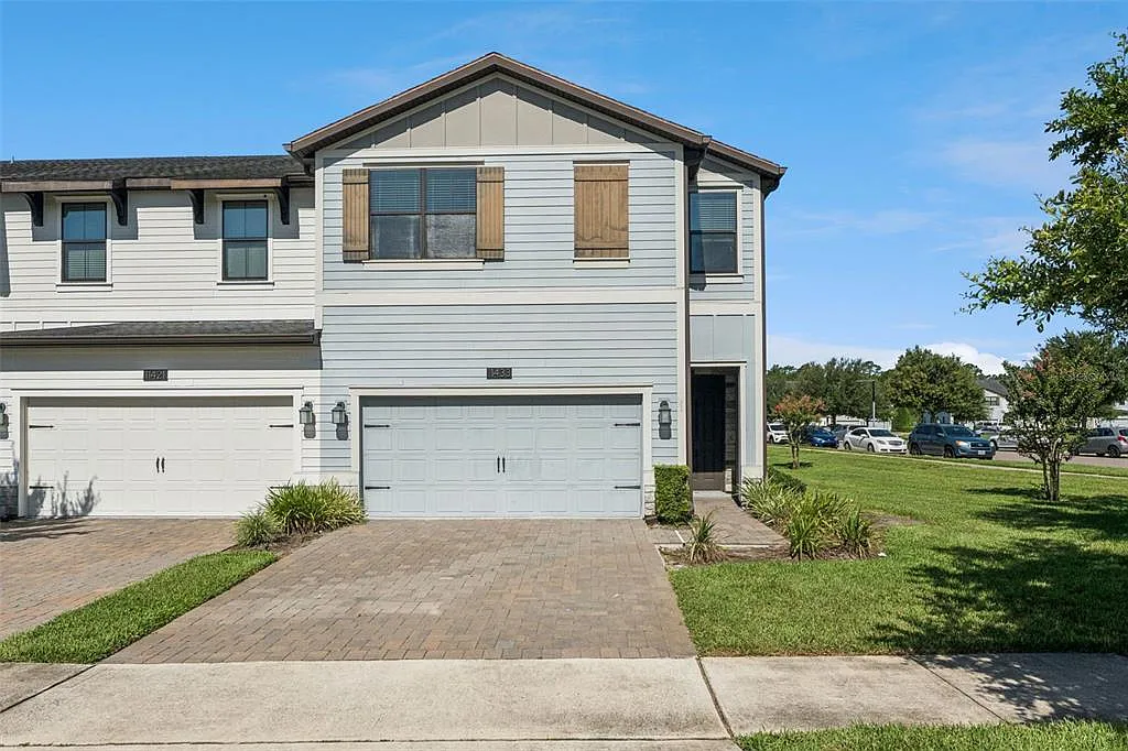 4 bed, 3.5 bath, 2056 sqft, $2,600 — Photo 1