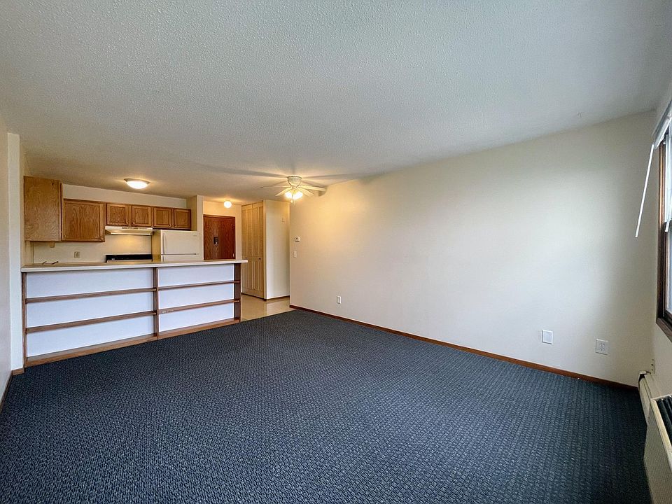 1st image of 301 University Ave SE