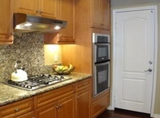 2030 E 19th St, Signal Hill, CA 90755