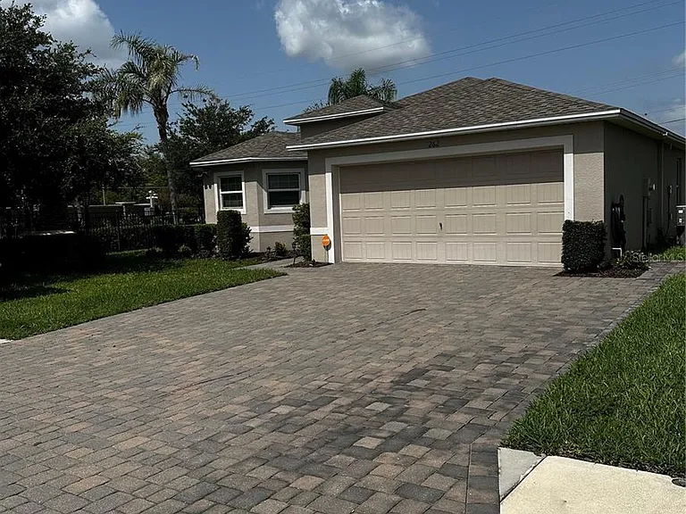 262 Lake Mariana Pl — Photo 2