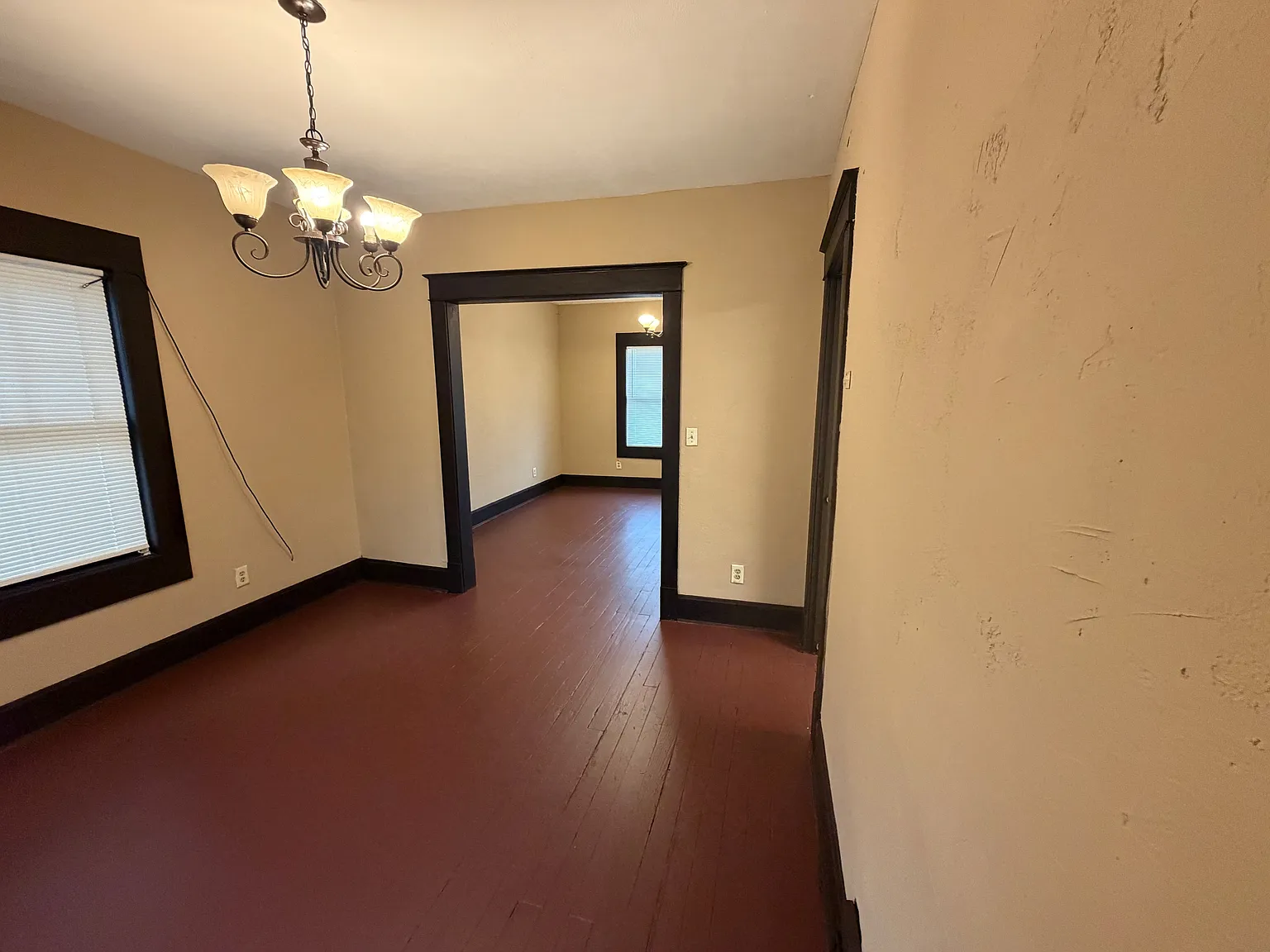1820 Clarendon Avenue - 1 — Photo 4