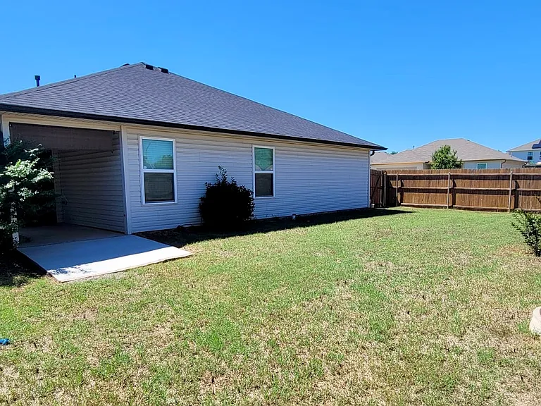 1101 Ironstone Dr — Photo 4