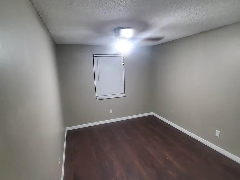 8813 Leeward Dr — Photo 4