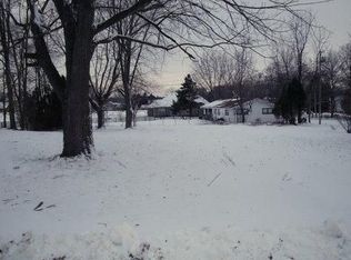 W272N2621 Apple Tree Ln, Pewaukee, WI 53072