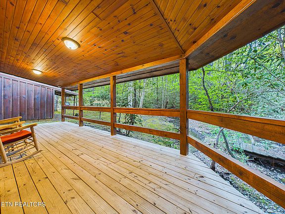 41st image of 113 Rivendell Ln
