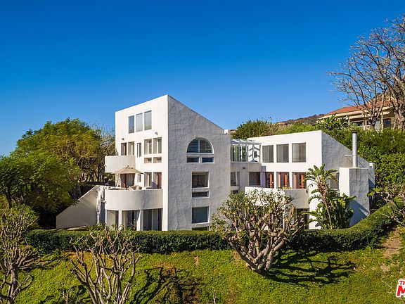 2nd image of 4272 Avenida De La Encinal