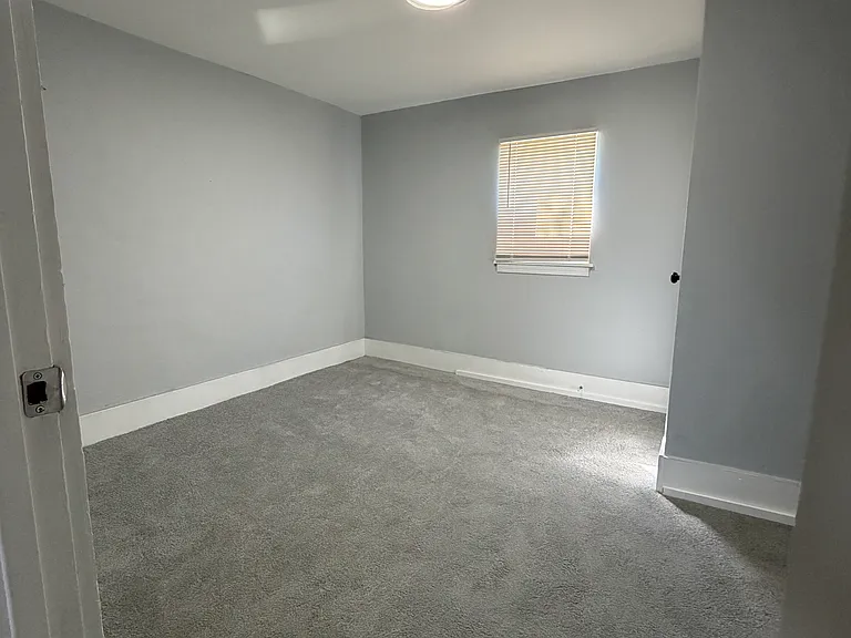 107 N Sanford St — Photo 18