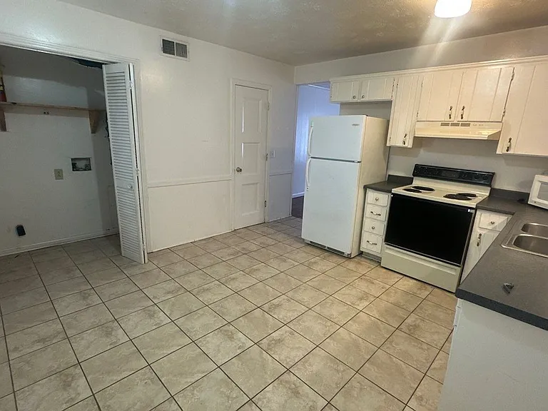 Evergreen Townhomes — Photo 2