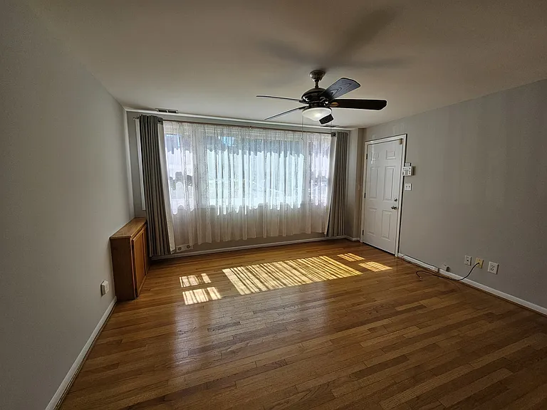 1140 W Barry Ave #1 — Photo 5
