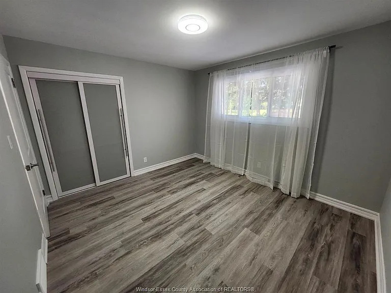 2571 Jos Street Louis Ave — Photo 9