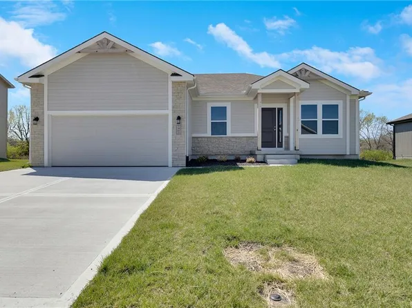 1405 SW 10th Ter, Oak Grove, MO 64075