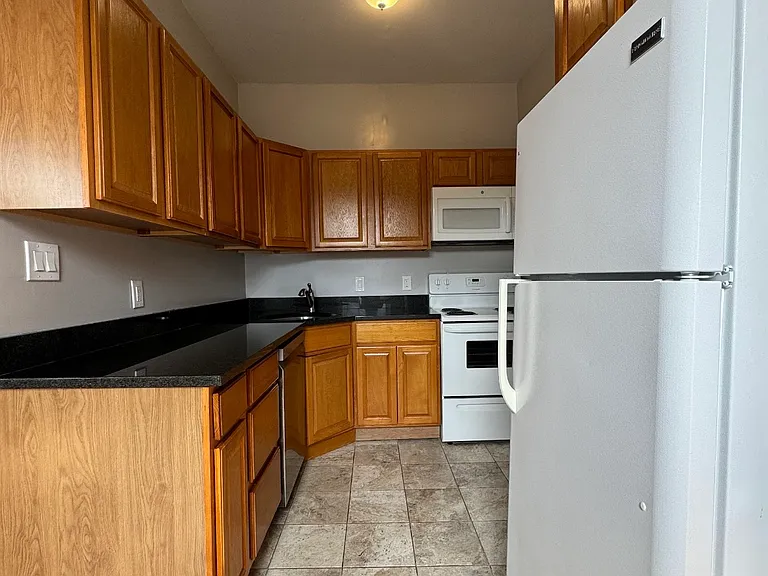 1024 Commonwealth Ave #502 — Photo 2