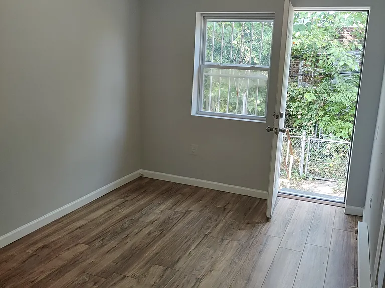 2430 S Frazier St — Photo 5