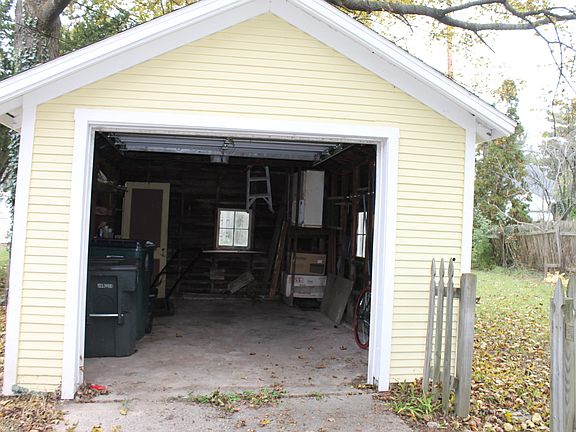 2nd image of 207 Milford St