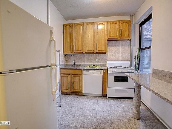 2nd image of 160 Claremont Ave APT 4I