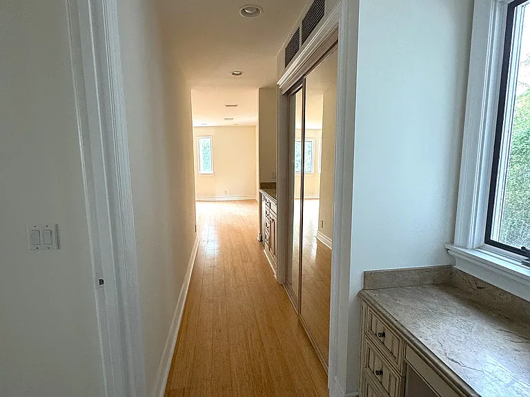 2334 Benedict Canyon Dr — Photo 19