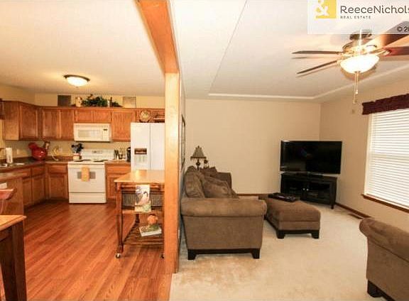 GREAT ROOM AND KITCHEN