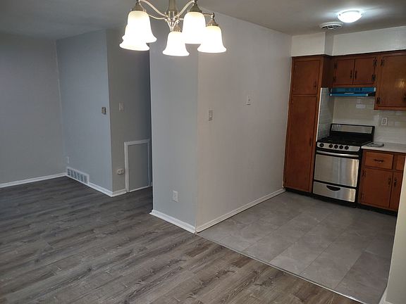 4th image of 614 W Providence Rd #B