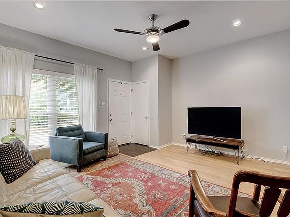 5th image of 821 E Oltorf St