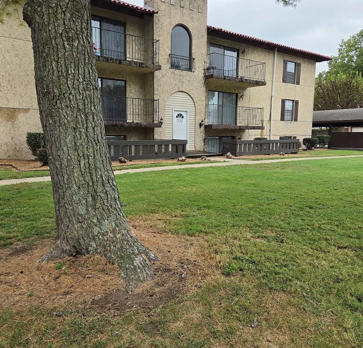 2 bed, 880 sqft, $875 — Photo 1