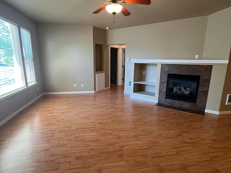 2302 NE Mary Rose Pl #1 — Photo 4
