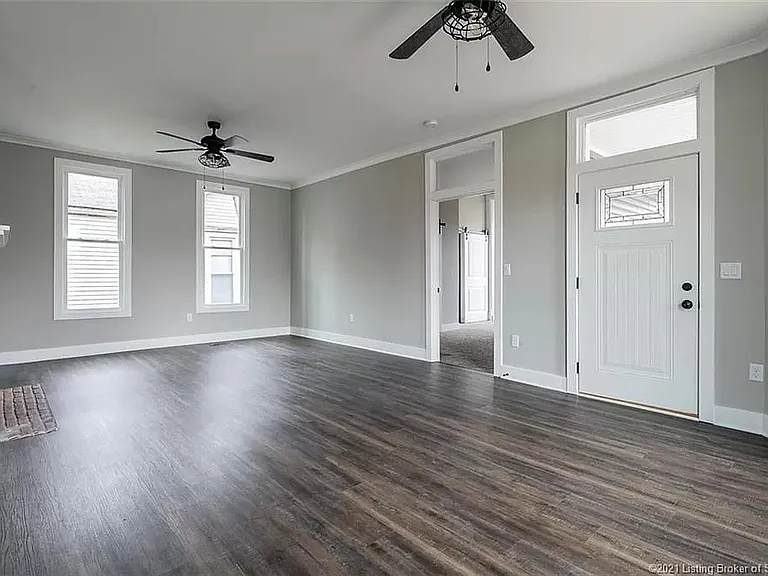 532 E Chestnut St — Photo 3