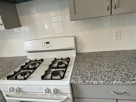 5th image of 330 Sundridge Dr