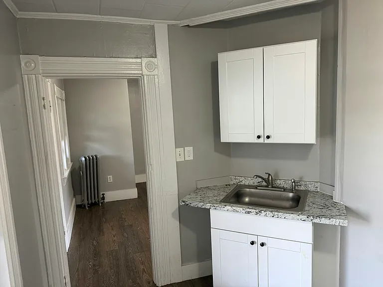 319 Hanover St #4 — Photo 11