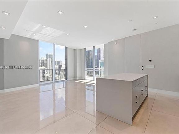 2nd image of 1010 SW 2nd Ave #Penthouse 03