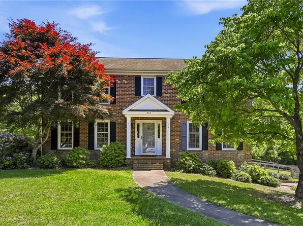 1384 Apple Cross Ct, Kernersville, NC 27284