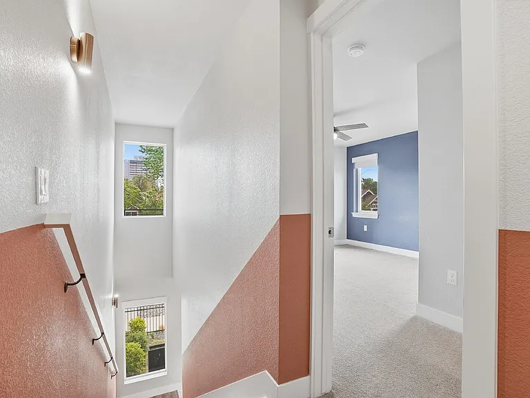 1518 N Newton St — Photo 22