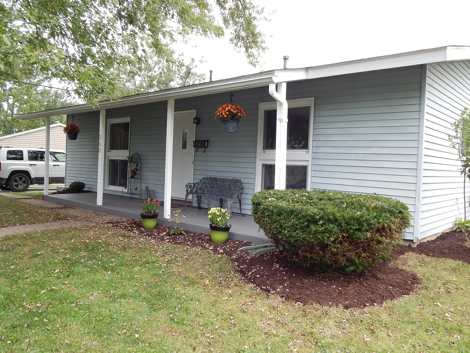 360 Sunset Dr photo 1