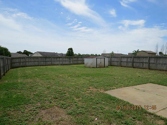 1st image of 10755 Oak Cir N