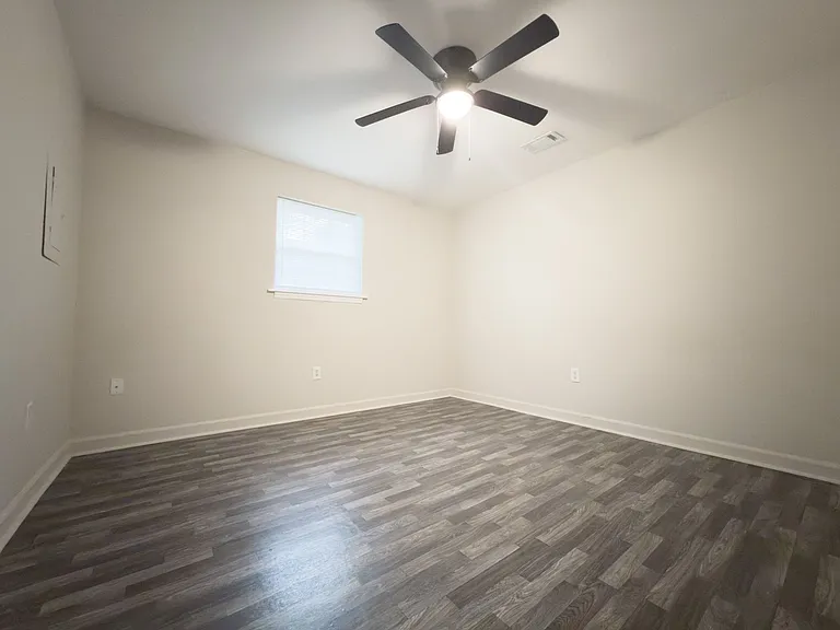 1533 N Avalon Cir — Photo 8