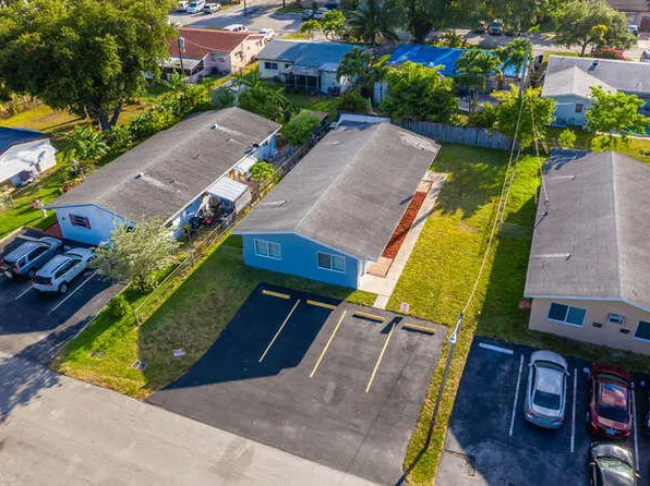 320 SW 10th Terrace, Hallandale Beach, FL 33009