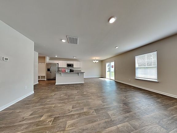 5th image of 465 Blue Garden Way