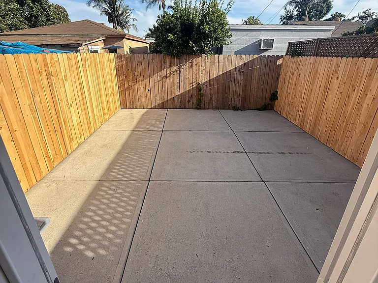 2724 1/2 E Jackson St — Photo 8