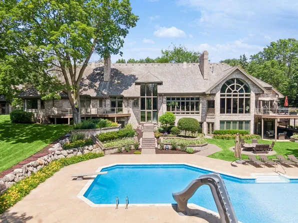 326 Ferndale Rd W, Wayzata, MN 55391