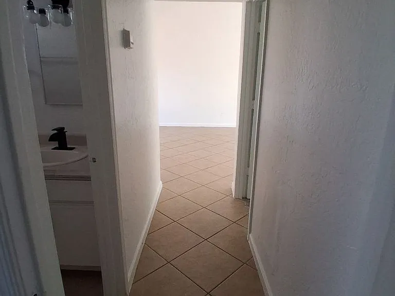 13221 N 21st Pl — Photo 10