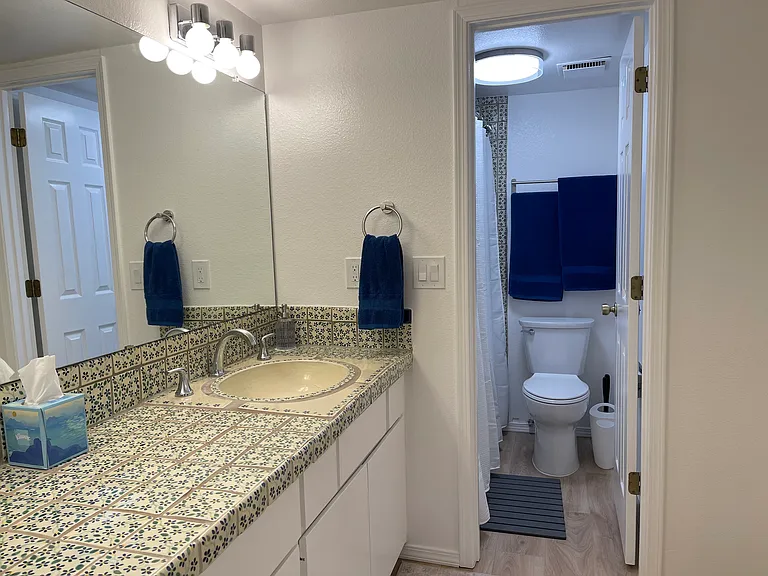 Secondary en suite bathroom