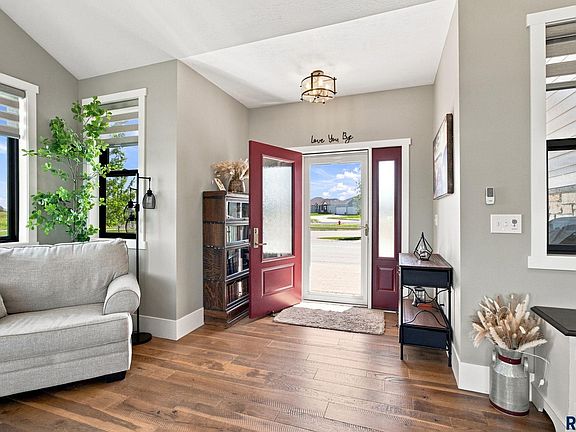 4th image of 2655 Park Pl
