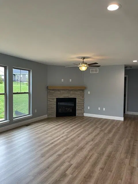 1815 Crimson Oak Dr — Photo 2