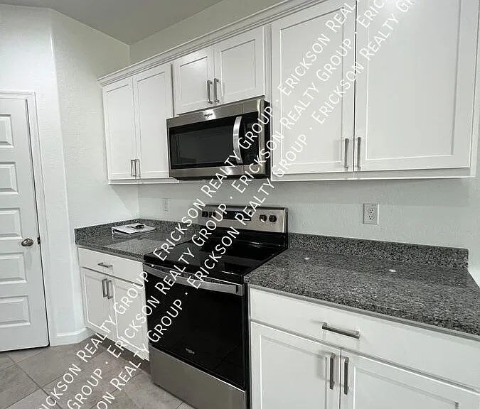 2432 W Shanley Ave — Photo 5